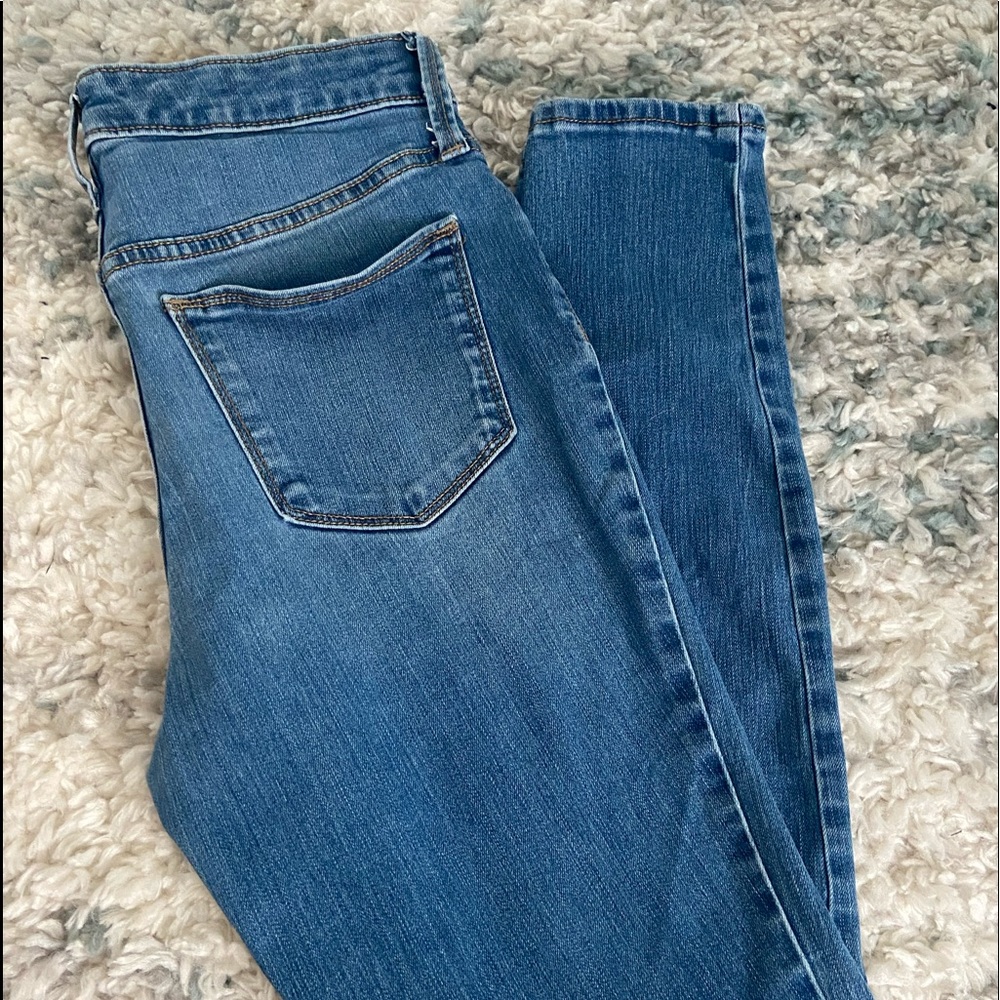 High Rise jegging Jeans !!